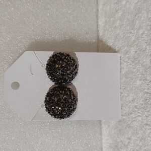 Elegant Black Stud Earrings